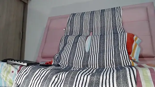 Tommhot online show from November 2025 08:11:01 PM