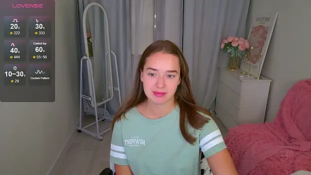 Snapshot of LovelyJessie chatting on November 2025 02:43:02 PM LovelyJessie online show from November 2025 02:43:02 PM