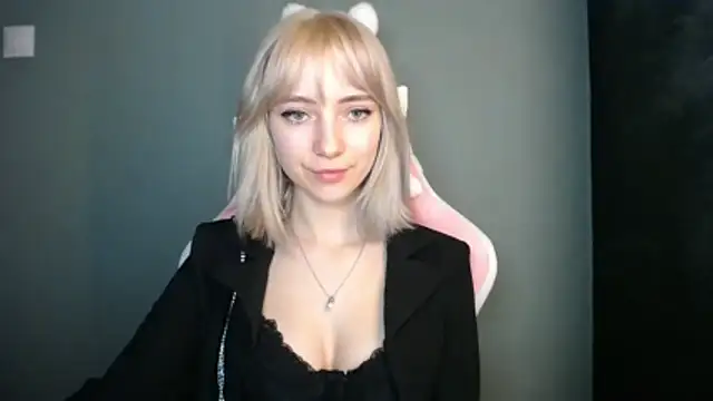 LuciaYoung online show from March 2026 08:23:01 PM