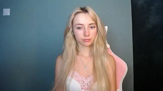 LuciaYoung online show from June 2026 07:17:01 AM