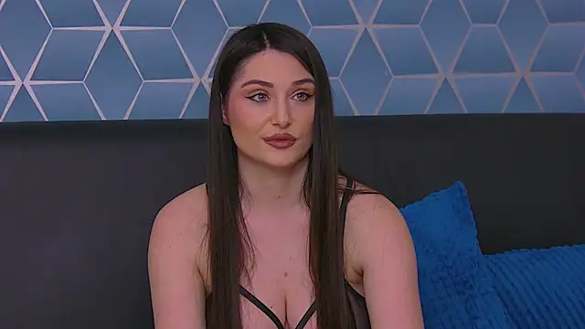 Snapshot of KassieWeins chatting on April 2026 05:17:01 PM KassieWeins online show from April 2026 05:17:01 PM