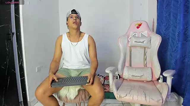 Latinos couples online show from May 2026 04:09:02 AM