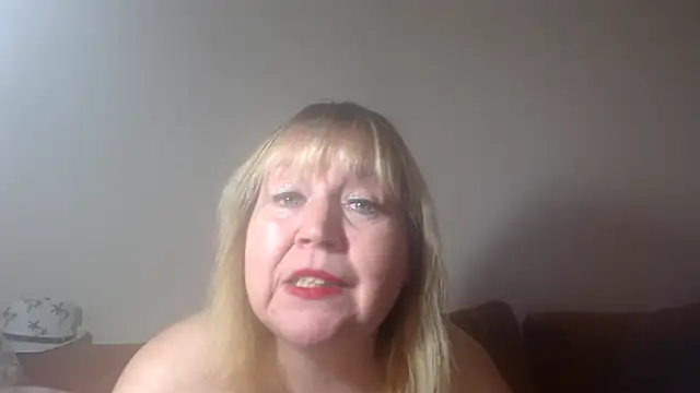 Snapshot of Blasflittchen chatting on January 2025 05:21:01 PM Blasflittchen online show from January 2025 05:21:01 PM