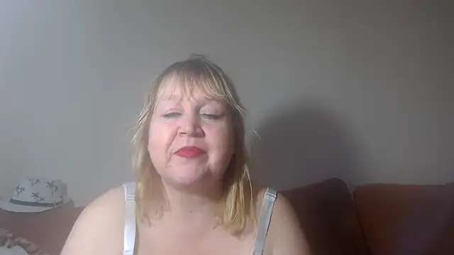 Snapshot of Blasflittchen chatting on January 2025 03:02:01 PM Blasflittchen online show from January 2025 03:02:01 PM