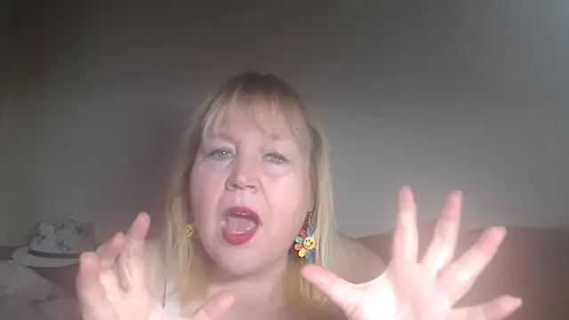 Snapshot of Blasflittchen chatting on January 2025 02:32:01 PM Blasflittchen online show from January 2025 02:32:01 PM