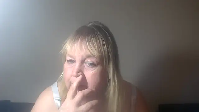 Snapshot of Blasflittchen chatting on March 2025 06:52:01 PM Blasflittchen online show from March 2025 06:52:01 PM