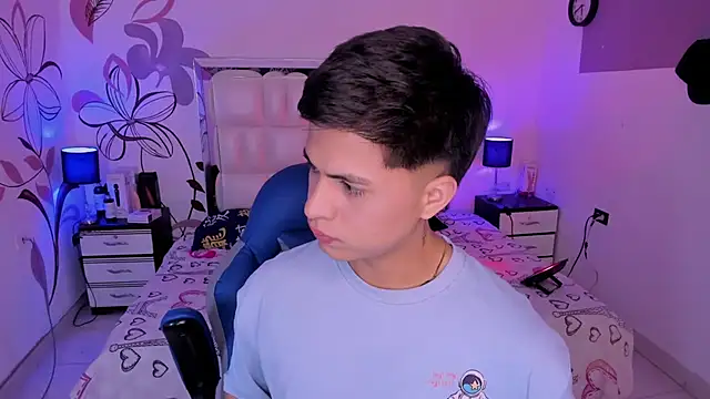 Niicky1  online show from December 2024 08:54:02 PM