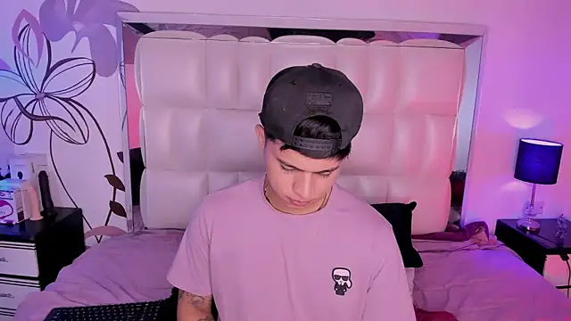 Niicky1  online show from December 2024 12:42:02 AM