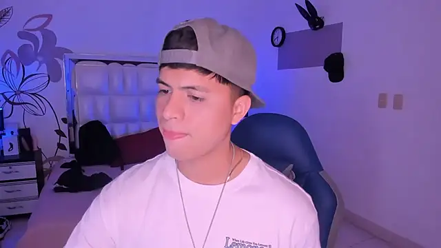 Niicky1  online show from January 2025 08:43:01 PM