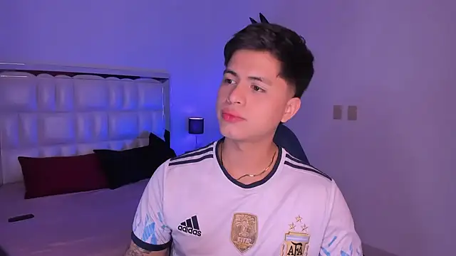 Niicky1  online show from January 2025 08:28:02 PM