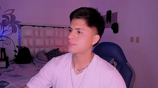 Niicky1  online show from January 2025 08:33:01 PM