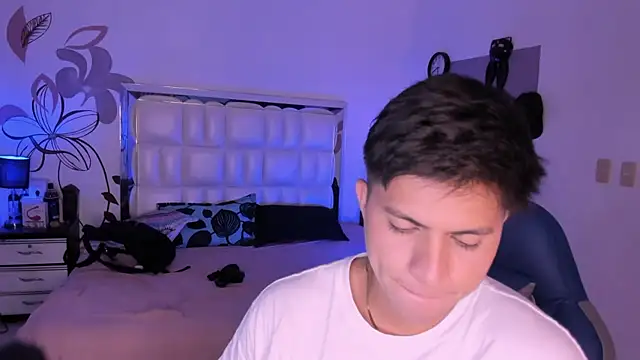 Niicky1  online show from January 2025 08:54:01 PM