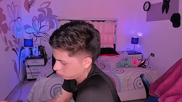 Niicky1  online show from February 2025 09:15:01 PM