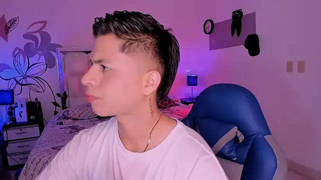 Niicky1  online show from February 2025 09:31:01 PM