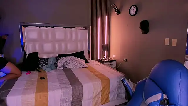 Niicky1  online show from March 2025 08:48:01 PM