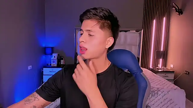 Niicky1  online show from March 2025 09:48:02 PM