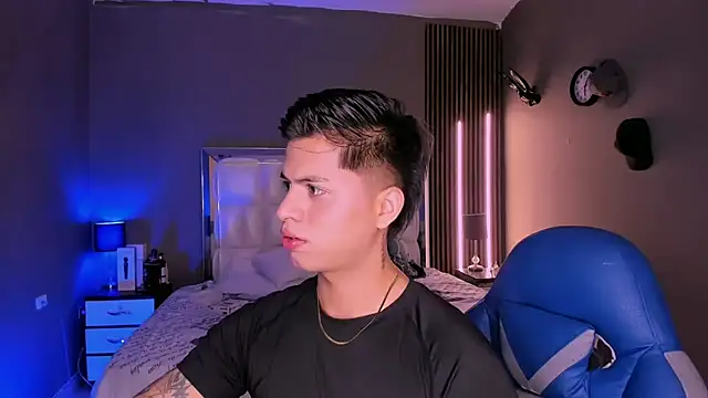 Niicky1  online show from March 2025 09:10:02 PM