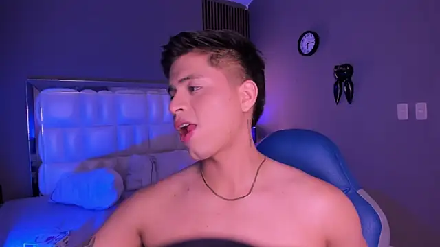 Niicky1  online show from September 2025 09:15:01 PM