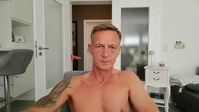 dirks71 online show from May 2026 11:52:02 AM