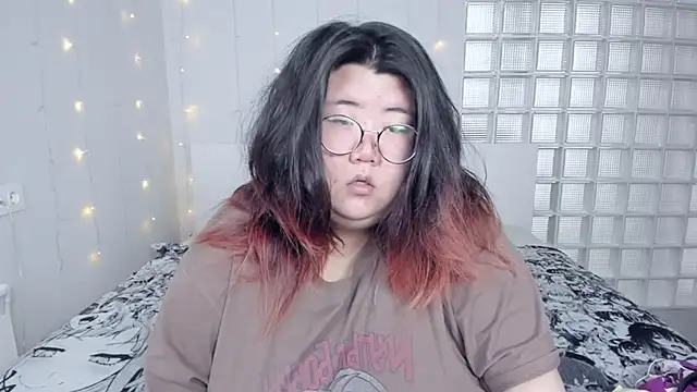 Snapshot of Nadine_asian chatting on December 2024 01:36:01 AM Nadine asian online show from December 2024 01:36:01 AM