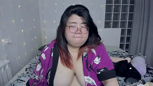 Snapshot of Nadine_asian chatting on December 2024 05:20:02 AM Nadine asian online show from December 2024 05:20:02 AM