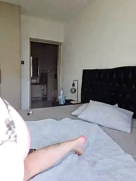 Laurahorney xo online show from March 2025 01:03:01 PM