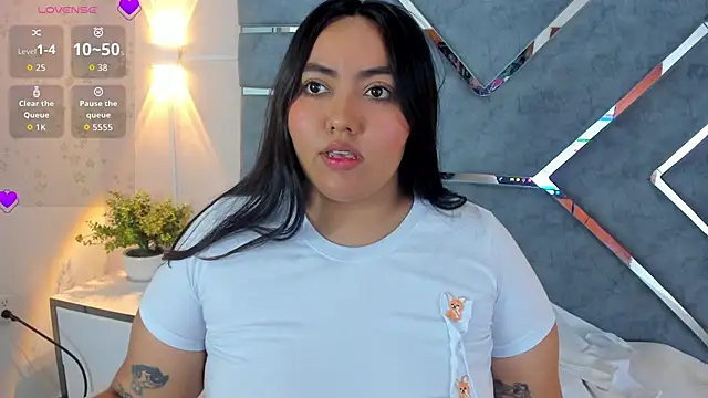 LucciaPorter online show from June 2026 03:32:01 PM