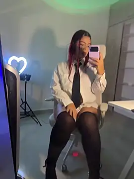 Snapshot of RavenM8 chatting on February 2026 12:53:02 AM RavenM8 online show from February 2026 12:53:02 AM