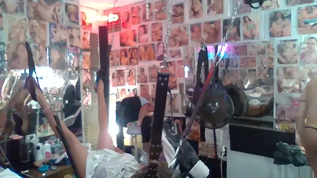 luvs2cumm69 online show from May 2026 08:00:01 AM
