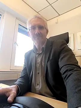 tom-swede online show from October 2025 02:51:02 PM