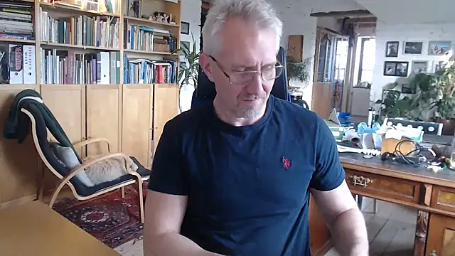 tom-swede online show from December 2025 12:10:01 PM