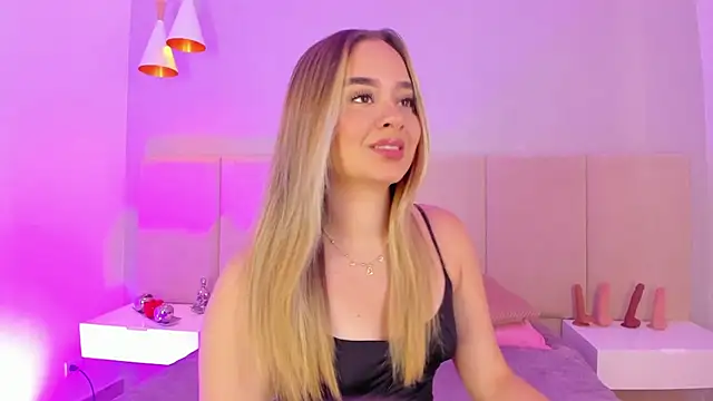 Snapshot of sofia_pamela chatting on December 2024 07:18:02 PM sofia pamela online show from December 2024 07:18:02 PM