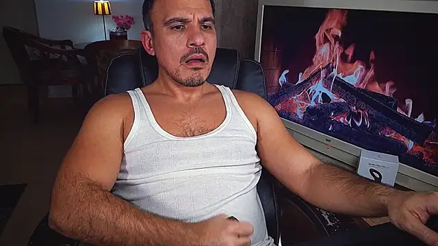 Snapshot of officeman7 chatting on December 2024 05:15:01 PM officeman7 online show from December 2024 05:15:01 PM