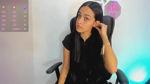 Snapshot of ChloeHarper_ chatting on December 2024 12:31:01 PM ChloeHarper online show from December 2024 12:31:01 PM