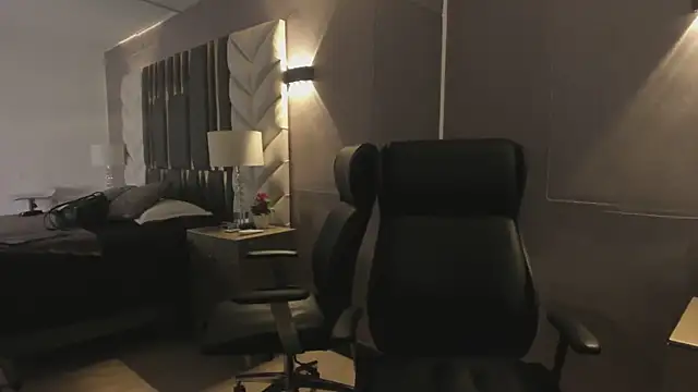 ChloeHarper  online show from February 2026 11:37:02 AM