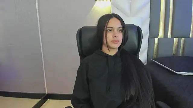 ChloeHarper  online show from April 2026 11:37:01 AM
