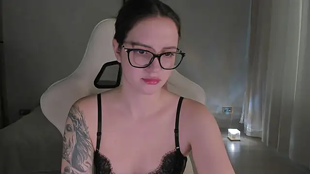 Snapshot of Sonia_moon_ chatting on December 2024 04:47:01 AM Sonia moon online show from December 2024 04:47:01 AM