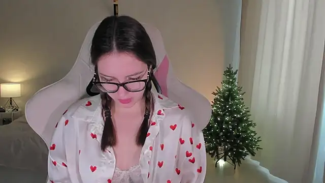 Snapshot of Sonia_moon_ chatting on January 2025 05:41:02 AM Sonia moon online show from January 2025 05:41:02 AM