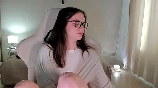 Snapshot of Sonia_moon_ chatting on January 2025 04:36:01 AM Sonia moon online show from January 2025 04:36:01 AM