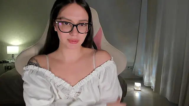 Snapshot of Sonia_moon_ chatting on January 2025 04:23:02 AM Sonia moon online show from January 2025 04:23:02 AM