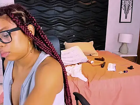 Snapshot of Naomi_Tylers chatting on October 2025 02:17:02 AM Naomi Tylers online show from October 2025 02:17:02 AM