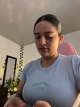 Snapshot of violet-333 chatting on March 2025 05:07:02 PM violet-333 online show from March 2025 05:07:02 PM