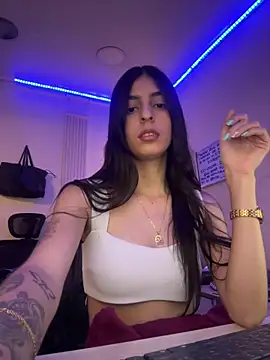 cristel 17 online show from February 2025 09:55:01 PM