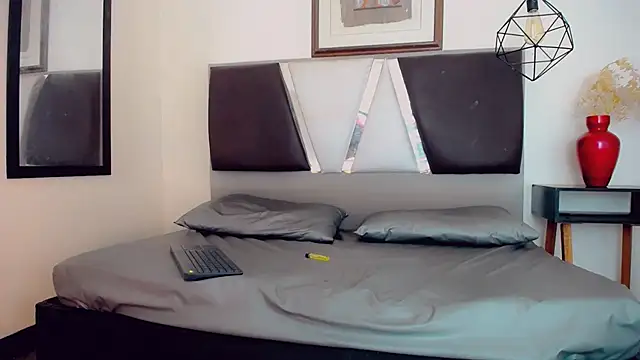 Snapshot of hilary_rodriguez chatting on January 2025 10:31:02 PM hilary rodriguez online show from January 2025 10:31:02 PM