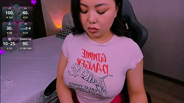 Snapshot of HinaJeen chatting on December 2025 09:18:01 AM HinaJeen online show from December 2025 09:18:01 AM