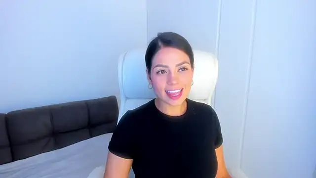 Snapshot of dominique21_ chatting on October 2025 03:48:01 AM dominique21 online show from October 2025 03:48:01 AM