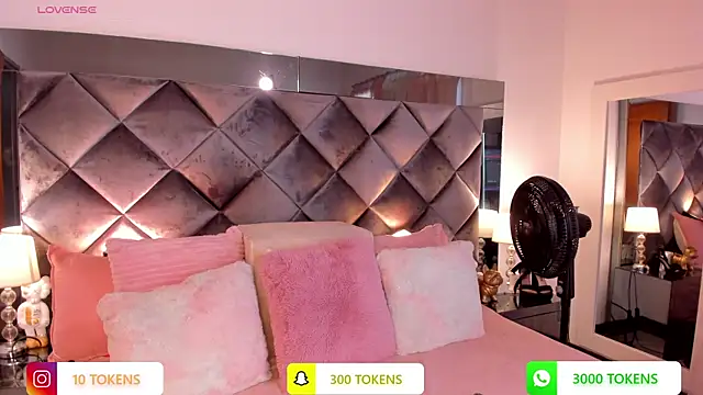 Snapshot of sofhiaa_adaams chatting on March 2025 05:43:02 PM sofhiaa adaams online show from March 2025 05:43:02 PM