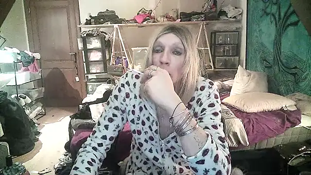 Ombeline1 online show from January 2025 06:12:02 PM