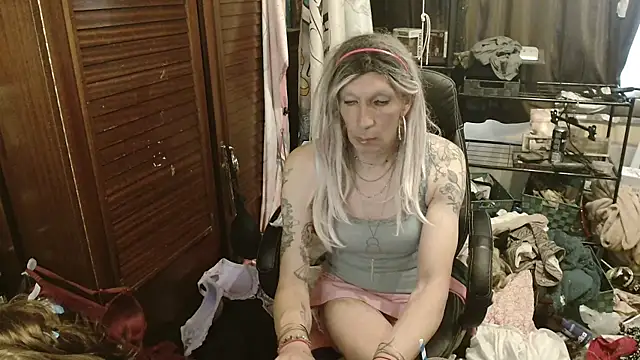 Ombeline1 online show from June 2026 04:35:01 PM