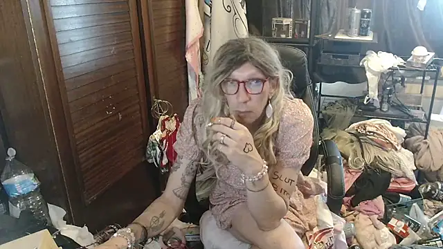 Ombeline1 online show from June 2026 01:15:01 PM
